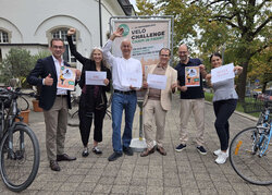 bild-ubergabe-auszeichnung-cham-in-fahrt